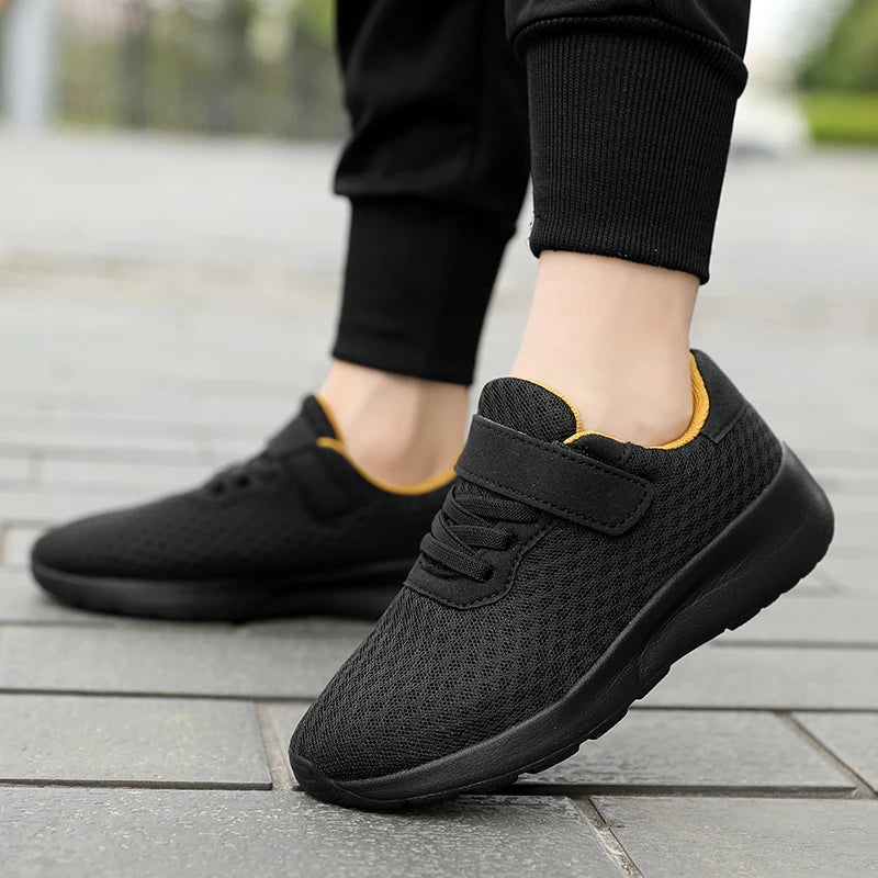 Boys' breathable running shoes, lightweight girls' sports shoes, four season outdoor children's black mesh eyes, big children's