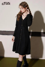 ELFSACK 2025 Winter New Arrivals Casual Elegant Black Knitted Heart Button Dress For Woman
